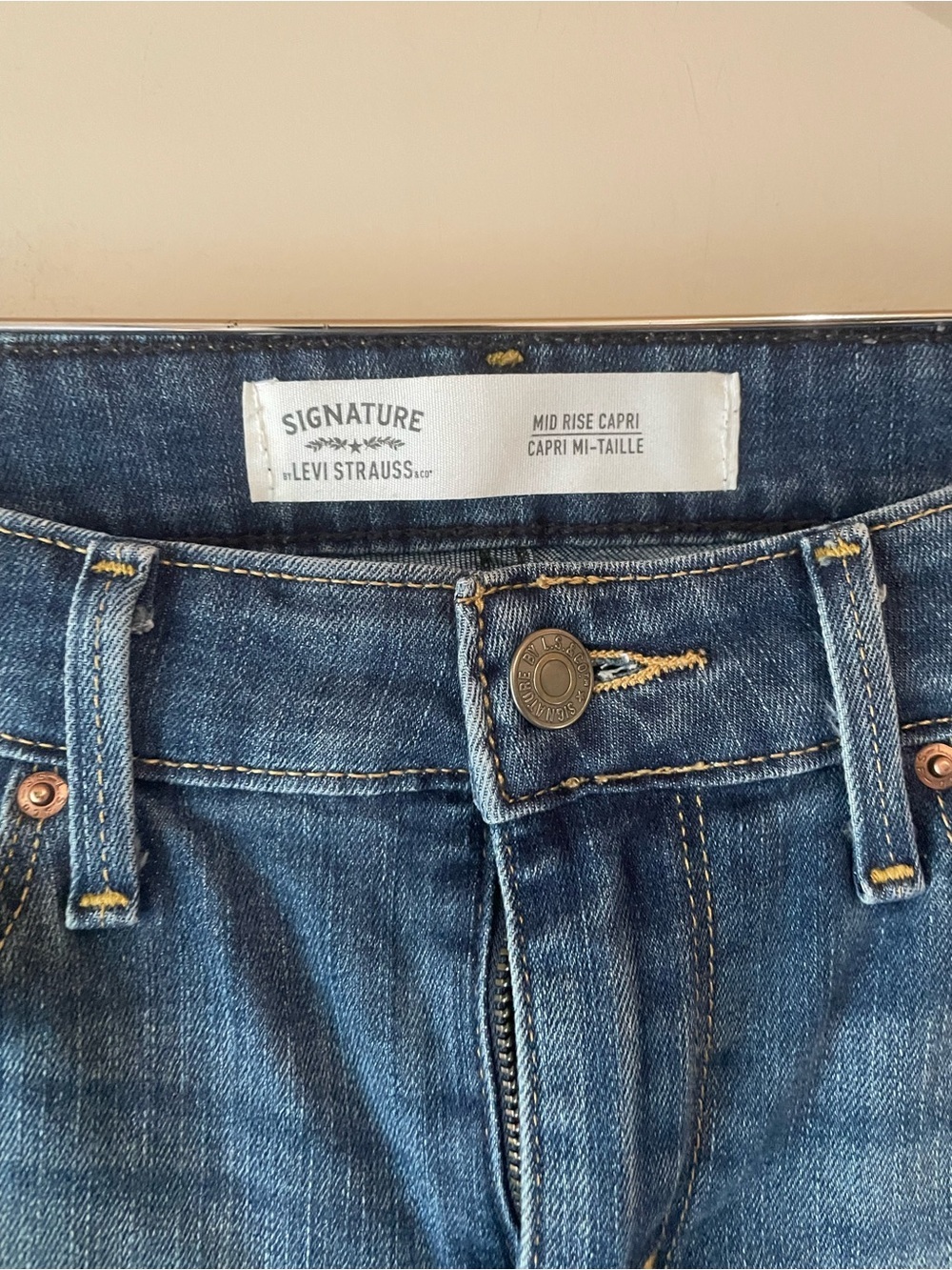 Levi Signature | Mid Rise Capris - Picture 2 of 10
